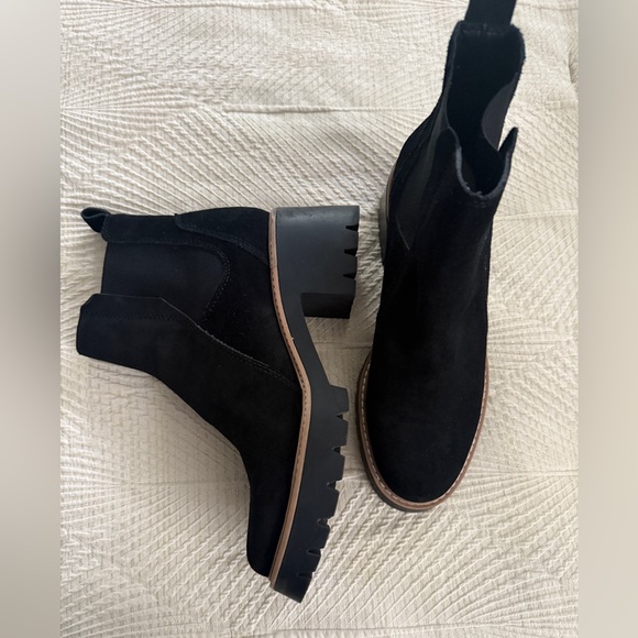 Black Suede Dolce Vita Hawk H2O booties 10m chunky block heel & lug sole - Picture 2 of 5